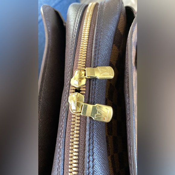 AUTHENTIC LOUIS VUITTON DAMIER EBENE TRIANA HANDBAG - Picture 6 of 12